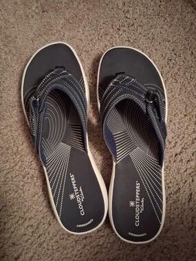 Cloudsteppers by Clarks Navy and White Women’s Sandals